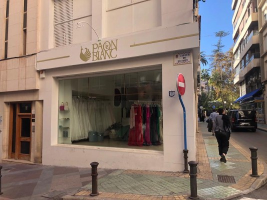 'Le Paon Blanc': la nueva 'joya' de la moda nupcial llega a Alicante