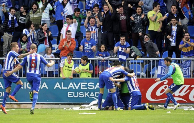 Mendizorroza vuelve a Primera una década después