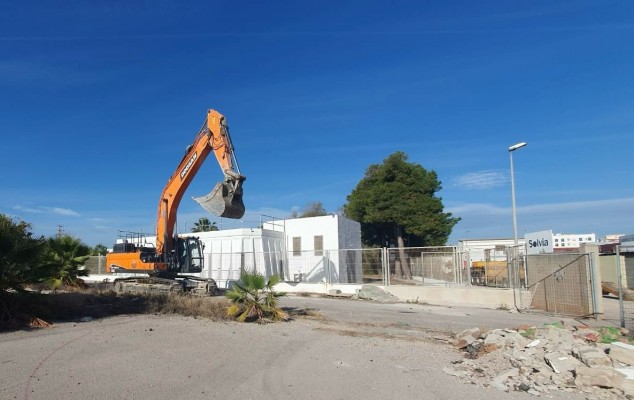 Las máquinas ya trabajan en las obras del nuevo IES Álvaro Falomir de Almassora