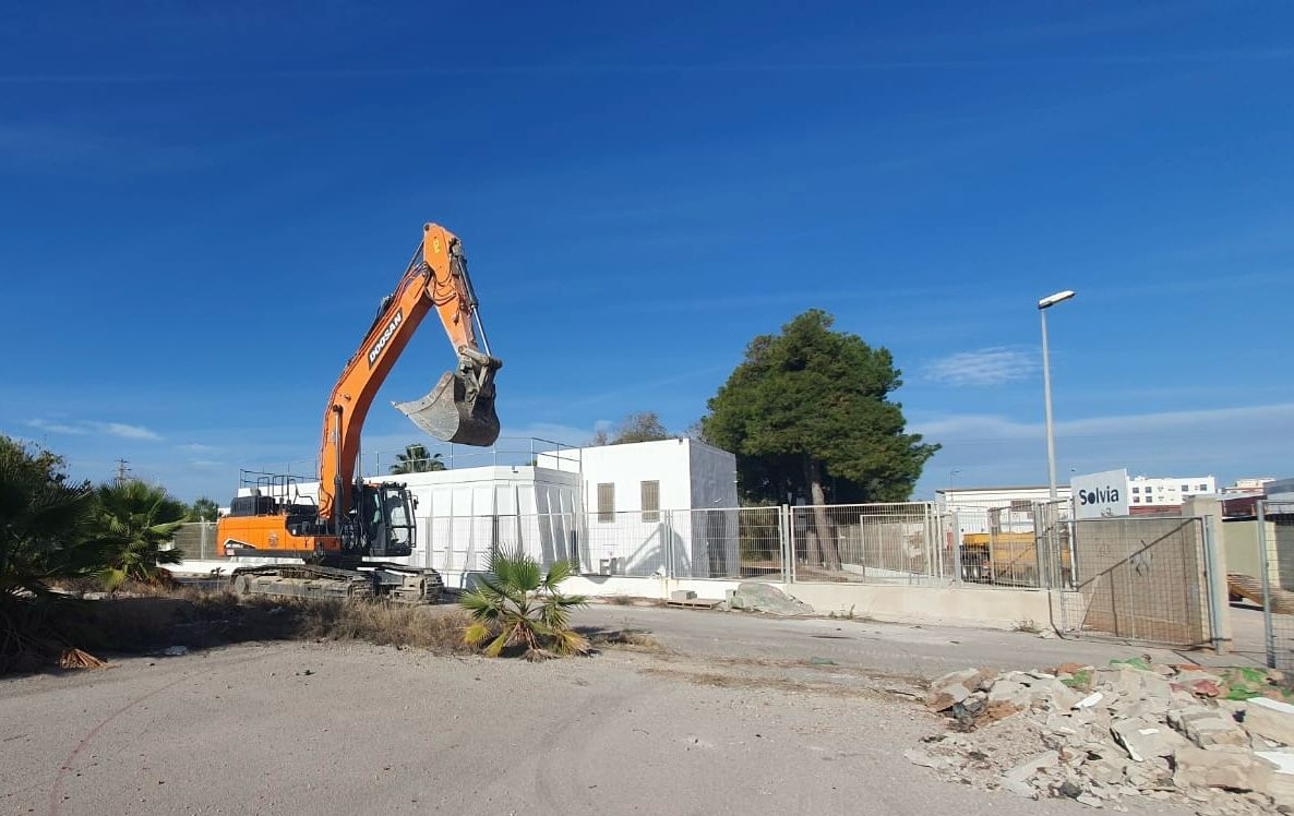 Las máquinas ya trabajan en las obras del nuevo IES Álvaro Falomir de Almassora