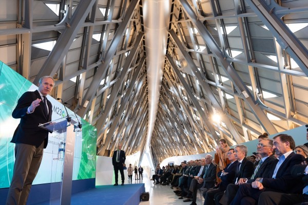 Azcón pide que las ayudas para la fábrica de baterías de Stellantis superen las de Volkswagen