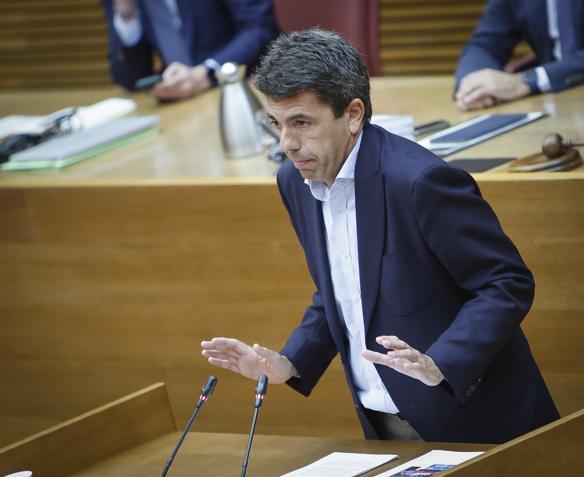 Carlos Mazón, este miércoles en Les Corts. Foto: CORTS/JOSÉ CUÉLLAR - 