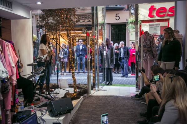 Una veintena de comercios del centro se convierten en el escaparate de grupos musicales con  'Murcia en la Vitrina'