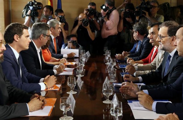 Hernando y Girauta firman el pacto con 