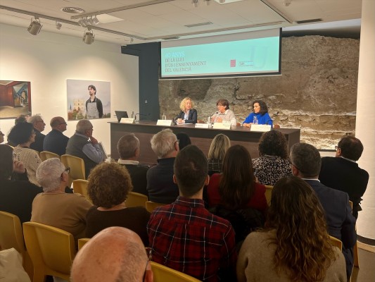 La AVL reivindica que el valenciano 