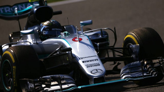 Rosberg gana y Hamilton asciende al podio en una accidentada carrera