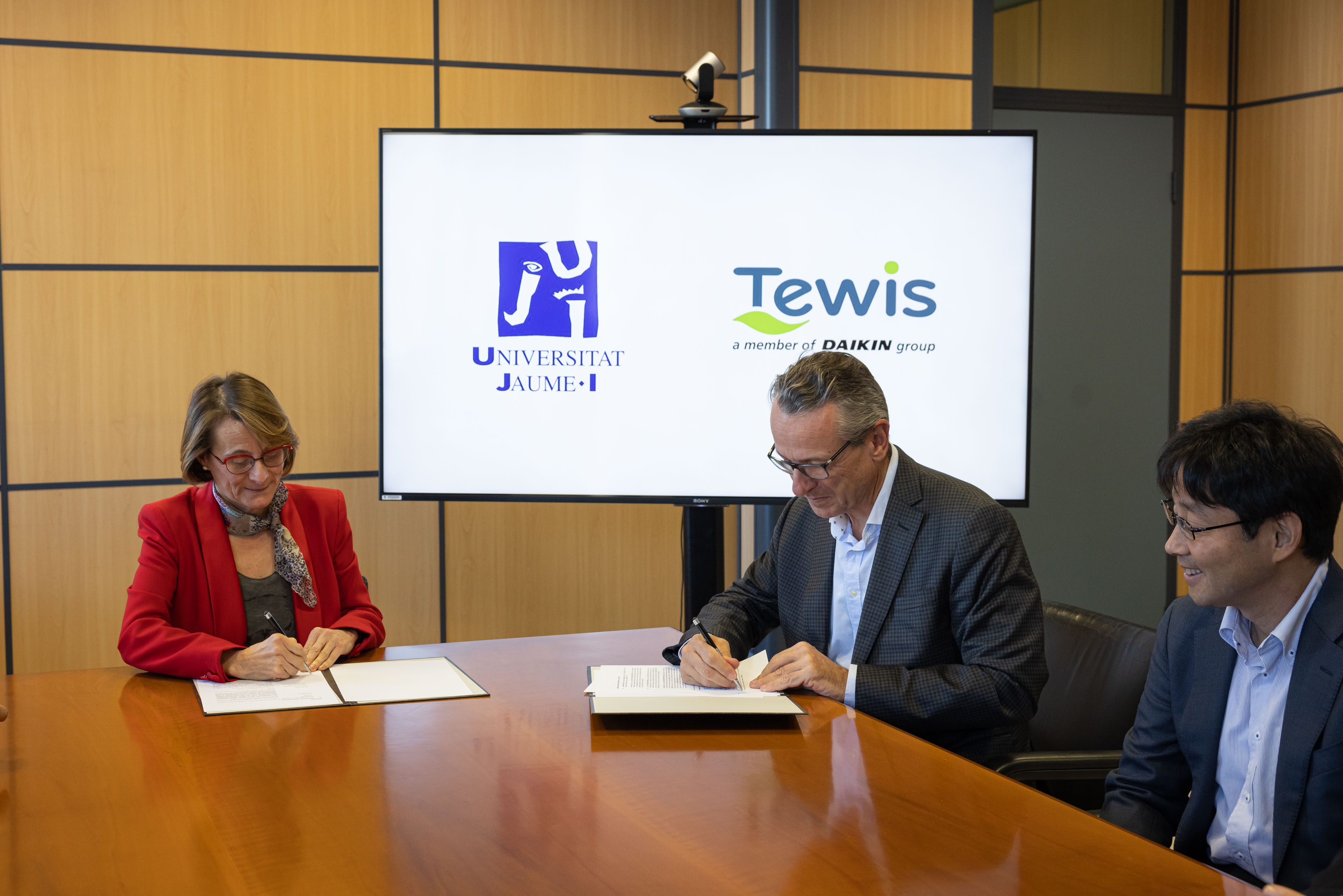 La UJI y la empresa Tewis Smart Systems se unen para investigar sistemas de refrigeración eficientes