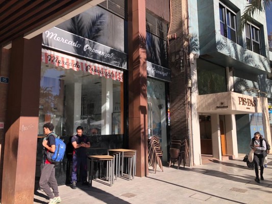 KFC sigue la estela de otras cadenas e irrumpe en Luceros para ganar peso en el Centro de Alicante