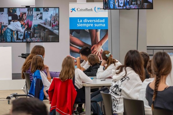 CaixaBank promueve las carreras STEM entre los más jóvenes con una iniciativa lúdica en València