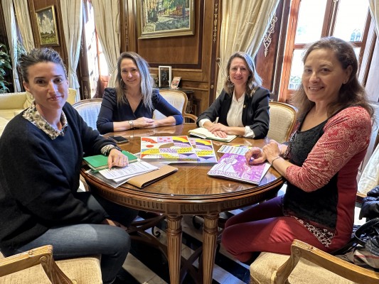 Una jornada de sensibilización y la iluminación violeta de la plaza Mayor cerrarán el 25N en Castelló