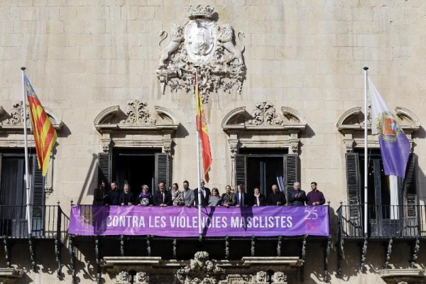 Alicante condena la violencia machista y se compromete en su erradicación 