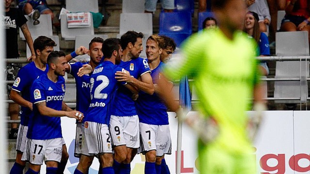 Nando encarrila la victoria y anota su primer gol con el Real Oviedo