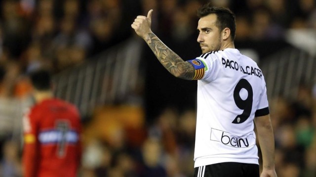 Paco Alcácer pasa reconocimiento médico