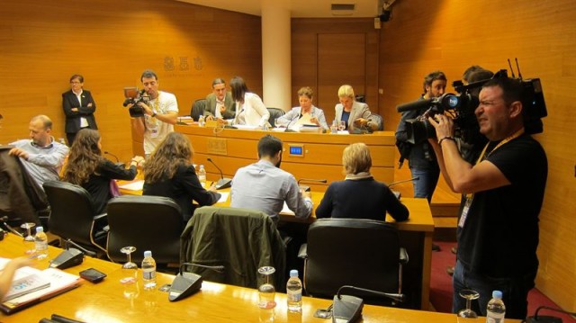 Camps, Cotino y Flores deberán comparecer en la comisión de investigación sobre el metro 