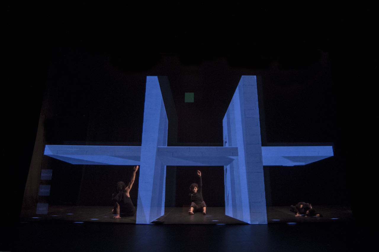 Las Naves juega con gafas de realidad aumentada y escenarios virtuales