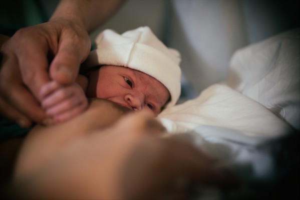 Embarazadas, recién nacidos y niños se enfrentan a riesgos sanitarios graves por el cambio climático
