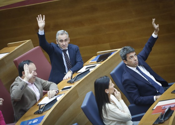 El PP y Vox se dividen por la deuda y dejan Les Corts como el escenario de sus diferencias