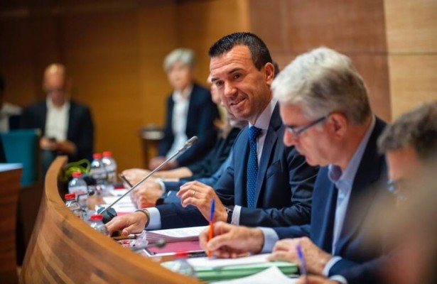 La Diputación de Valencia aprueba una moción a favor de la ampliación del Puerto