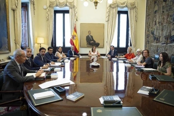 La Mesa del Congreso tramita la ley de amnistía con apoyo de PSOE y Sumar