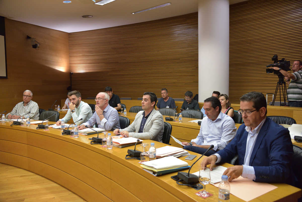 Los partidos en Les Corts se conjuran contra los 