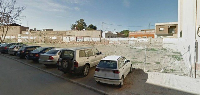 Queda desierta la subasta de dos solares que Defensa quiere vender en la barriada Cuatro Santos
