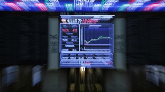 El Ibex 35 pierde un 0,50% pero salva los 8.600 puntos al cierre
