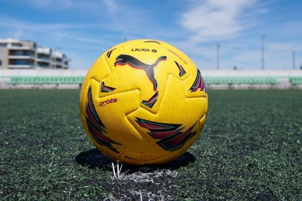 LaLiga y Puma presentan el Orbita Yellow, el balón de alta visibilidad con el que se jugará hasta abril