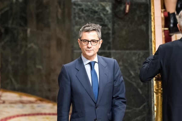 Bolaños contacta con Reynders para defender que la amnistía es 