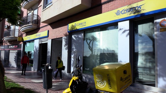 El TSJ condena a Correos con 11.800 euros a una
cartera de Crevillent por omitirla en la bolsa de empleo