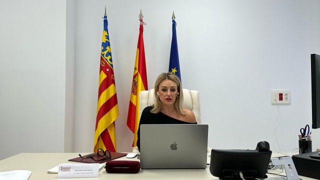 Nuria Montes expone en el Parlamento Vasco las 