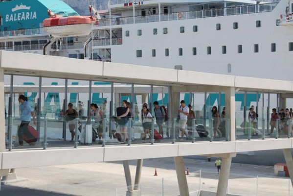 MSC quiere una terminal propia de cruceros en el Puerto de València al margen de la de Baleària