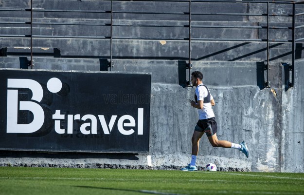 Amallah avanza en su recuperación y hace una parte del entrenamiento en el césped