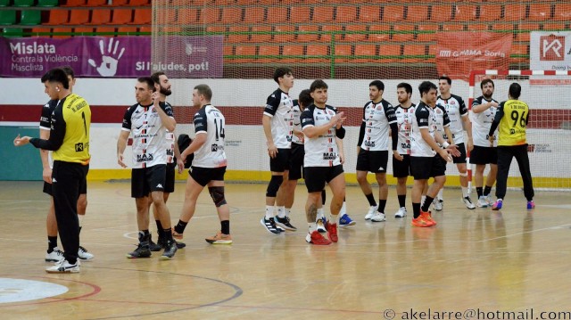 Balonmano Mislata peleó con el líder,

pero no pudo en su visita a Almería
