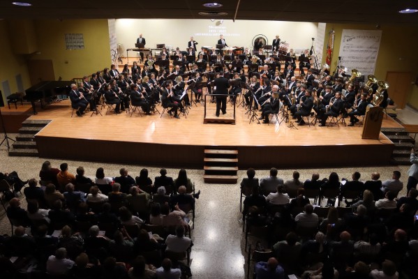 La Unión Musical Santa Cecilia de Onda celebra medio siglo de tradición con un gran concierto

