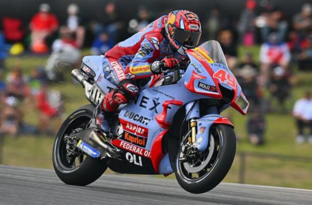 Di Giannantonio logra su primera victoria, Bagnaia a un paso del título, Martín 'pincha'

