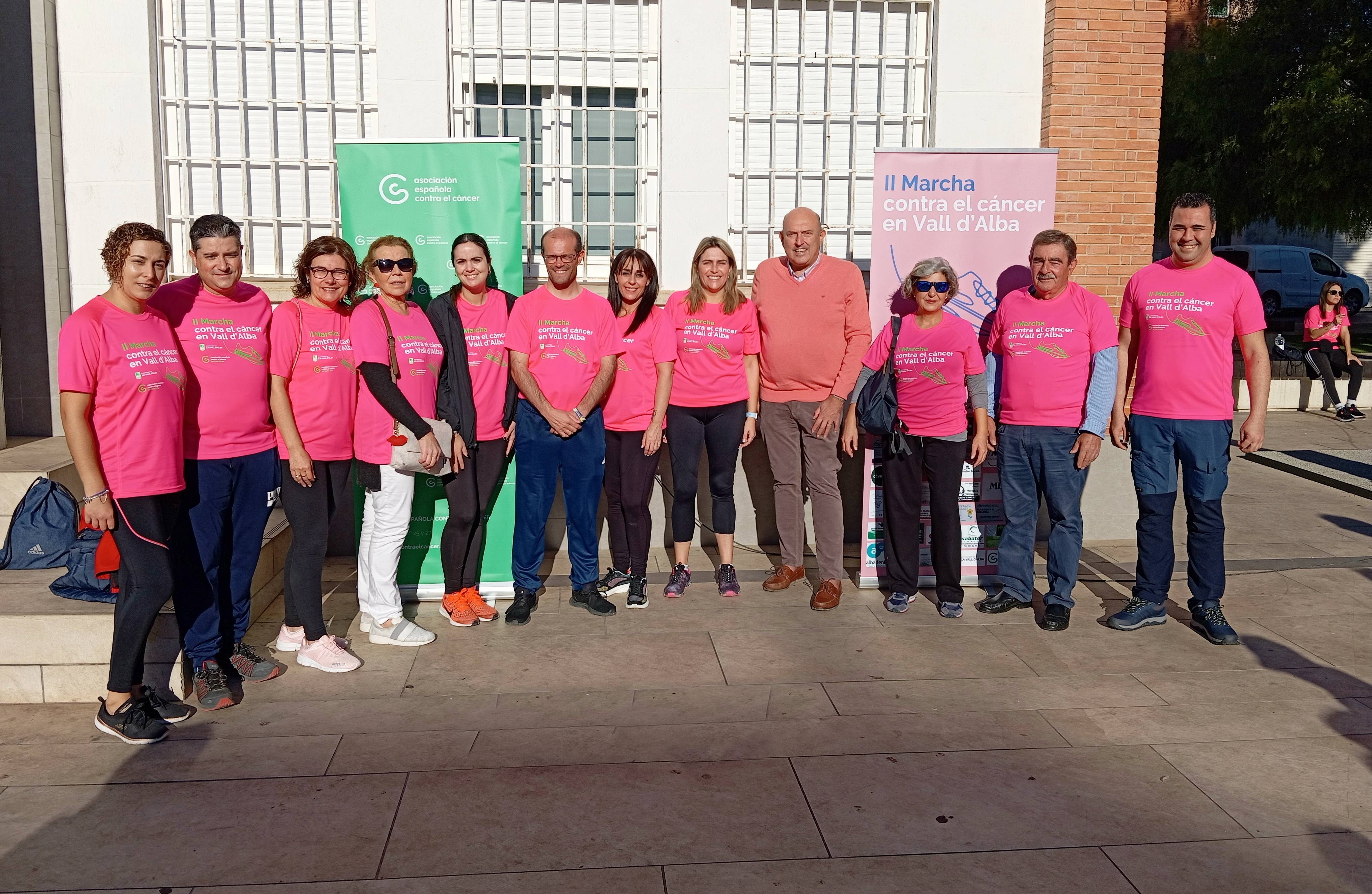 Más de 300 valldalbenses participan
en una marcha contra el cáncer
