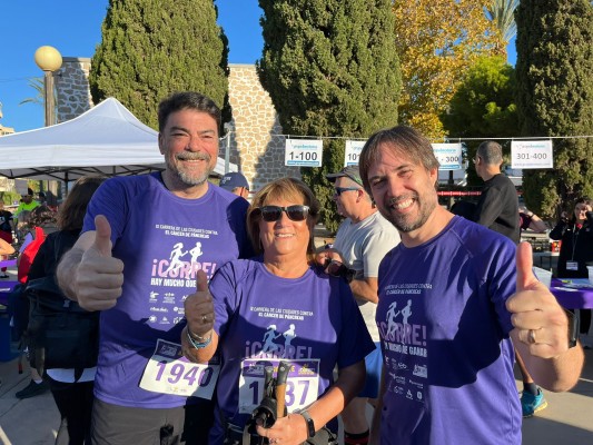 Más de 2.000 alicantinos convierten el deporte en una fiesta para plantar cara al cáncer de páncreas