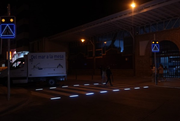 Burriana instala pasos inteligentes para peatones y avanza hacia un modelo de ciudad más eficiente

