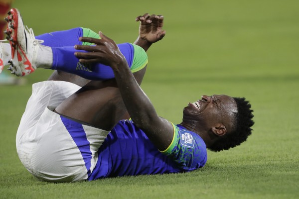 Vinicius sufre una rotura muscular y dice adiós a 2023