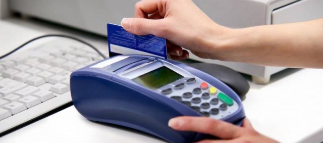 Caos en el comercio de toda España y la Región por la caída de la red de pago por tarjeta este sábado