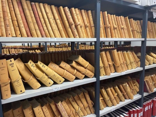 Justicia destina 4,9 millones para digitalizar 13.000 libros de los Registros Civiles de la Comunitat