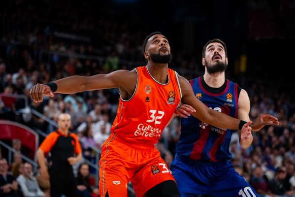 El Valencia quiere sacar rédito a su solidez en Vitoria y evitar una semana sin triunfos