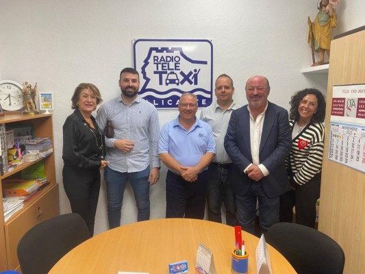 La patronal APHA logra reunir a las asociaciones de taxi de Alicante y Elche 
