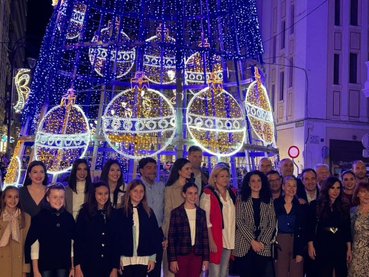 Alicante anticipa la Navidad con dos millones de luces led y 'reubica' el Belén Gigante