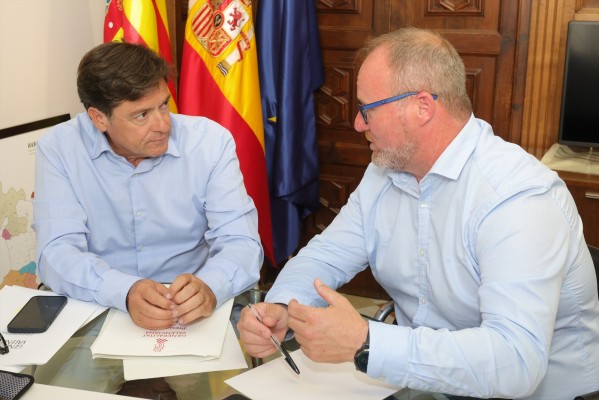 Generalitat y Diputación abordan la situación de los municipios más despoblados en Castielfabib
