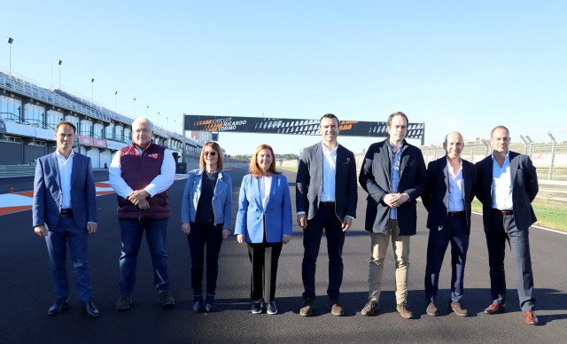 Reabre la carretera de acceso al circuito de Cheste tras un mes de obras de reparación 
