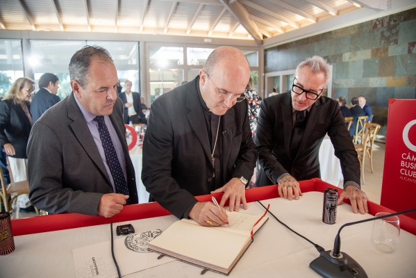 El obispo Munilla plantea un distintivo para las empresas que cuiden de la familia 