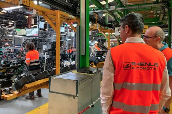La plantilla de Rhenus Automotive se concentra este sábado contra el cierre de la empresa