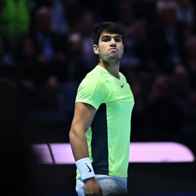 Alcaraz confirma su recuperación y buscará el pase a la final de la Copa de Maestros ante Djokovic