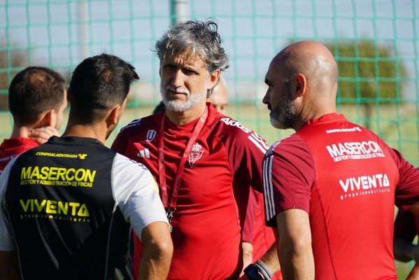 El Murcia persigue en el campo del Intercity la primera victoria con Pablo Alfaro en el banquillo